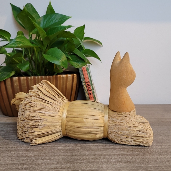 🎉HP VTG Carved Wood + Reed Cat Decoy - Picture 14 of 16